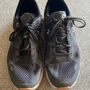 7.5 OC running shoes.  Gently used. Insole missing.